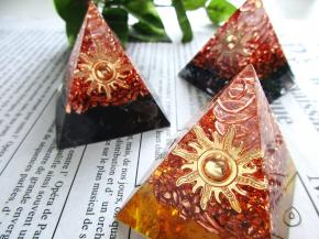オルゴナイト ピラミッド モリオン 太陽 チャーム 水晶 置物 (シトリン)
