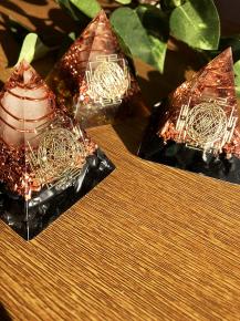 オルゴナイト ピラミッド ヤントラ 風水 置物 オブジェ (テラヘルツ)