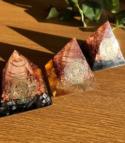オルゴナイト ピラミッド ヤントラ 風水 置物 オブジェ (テラヘルツ)