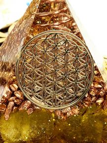 フラワーオブライフ オルゴナイト ピラミッド (シトリン)